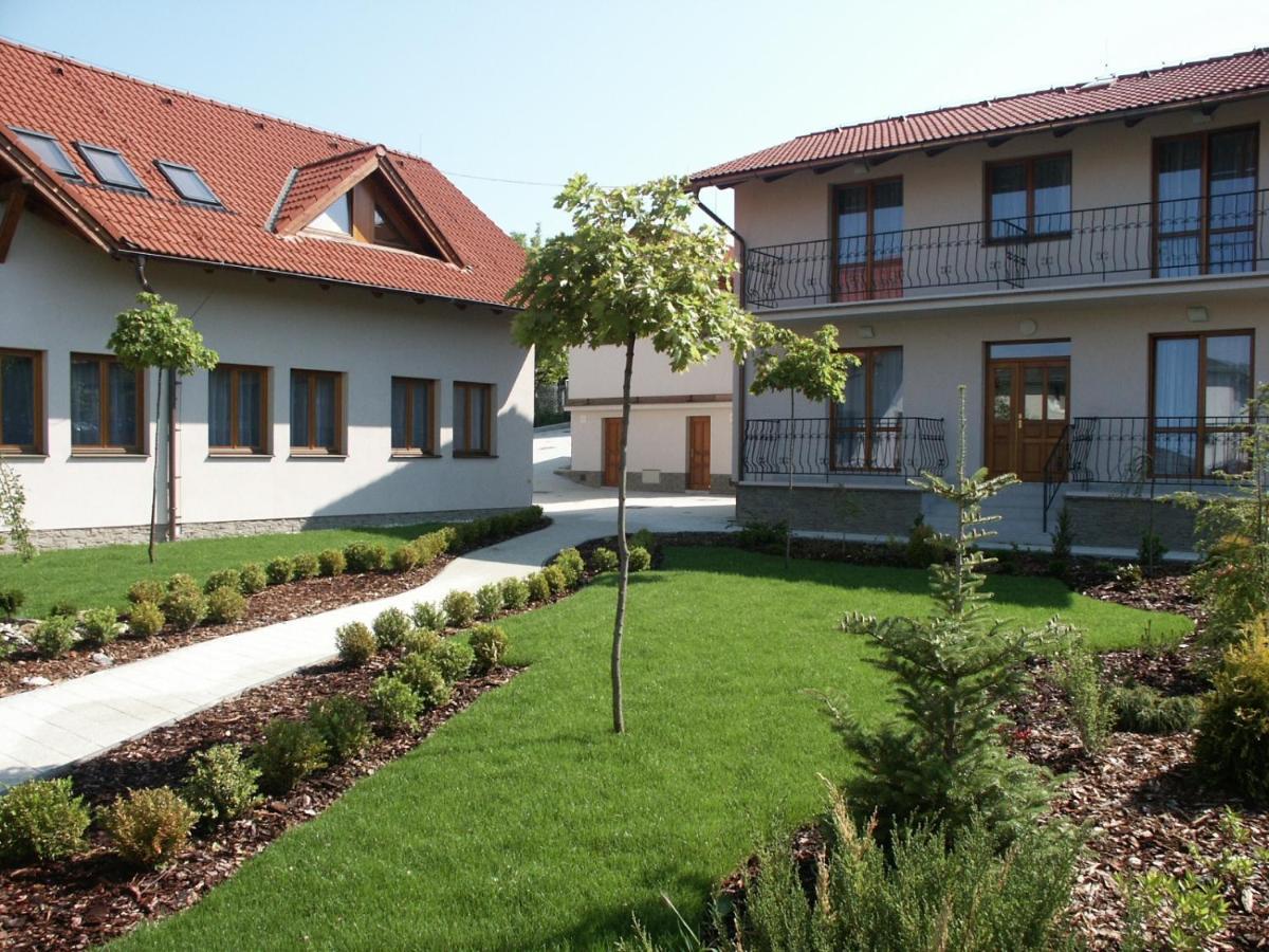 Hotel Penzion Karen Podhájska Exterior foto