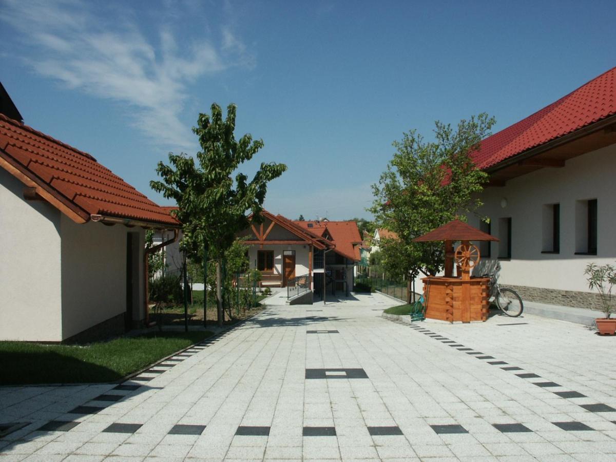 Hotel Penzion Karen Podhájska Exterior foto